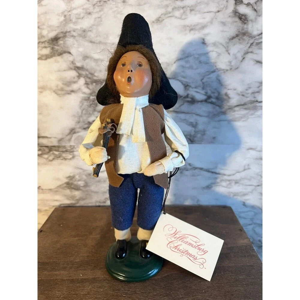 Byers Choice The Carolers 2001 Boy with Slingshot Williamsburg Christmas SIGNED